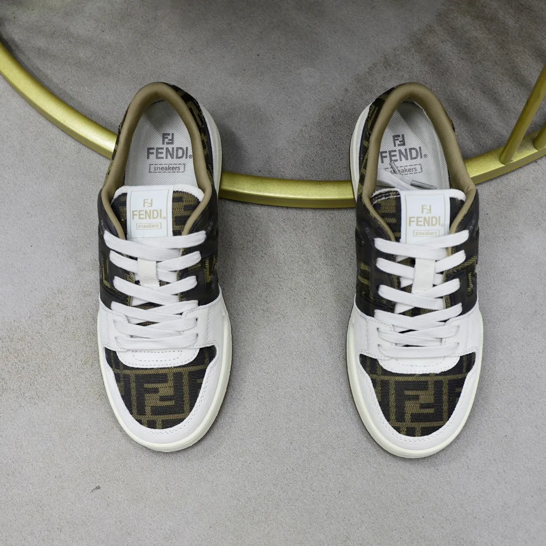 Ex-factory price: 580🔥Couple model (top original order) Brand: FENDI Size: 35-44 (customized for men 38 and 45) Grade: original order quality high version Material: imported original cowhide stitching➕ high-quality and comfortable lining original TPU lightweight non-slip outsole Style category: travel fashion casual shoes versatile trend
